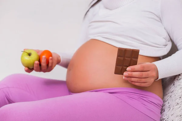 Pregnant Woman Deciding Eat Candy Fresh Fruit — Stock Photo, Image