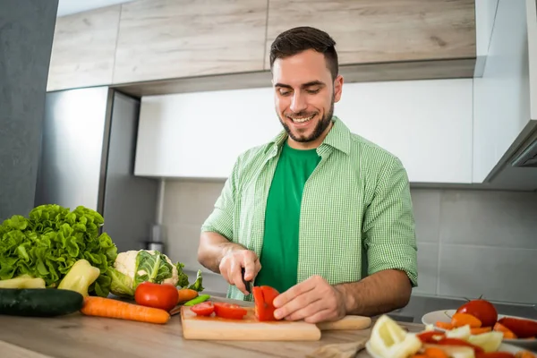 Young Man Preparing Meal His Kitchen — ストック写真