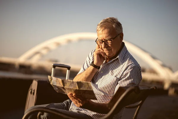 Portrait Extérieur Homme Âgé Qui Est Tournée Ville — Photo