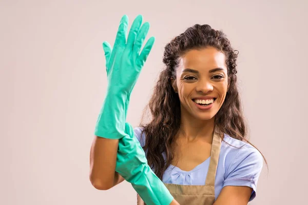 Retrato Feliz Bem Sucedida Dona Casa Afro Americana Que Está — Fotografia de Stock