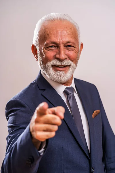 Retrato Hombre Negocios Feliz Que Está Señalando —  Fotos de Stock