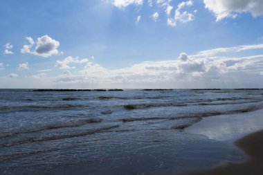 Plaj deniz 5 sarsıldı