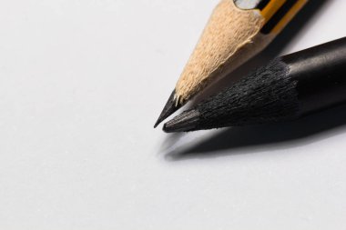 Siyah kalem ve sarı kalem 2