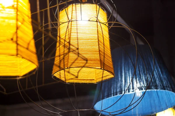 Lampadina e lampada Edisons in stile moderno caffetteria . — Foto Stock