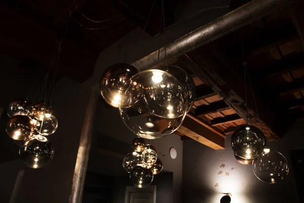 Edisons lampadina e lampada in stile moderno. foto tono caldo — Foto Stock
