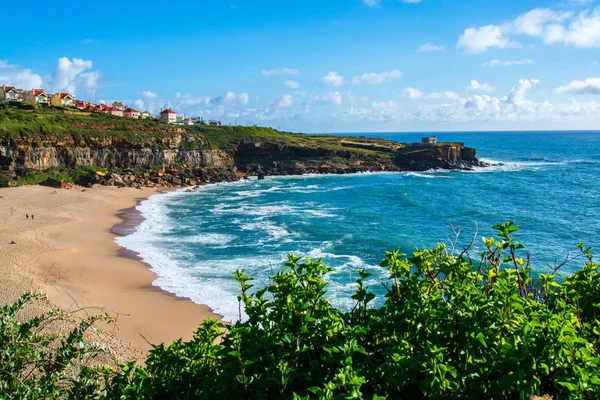 Ericeira Portekiz 'deki Sao Lourenco plajı.