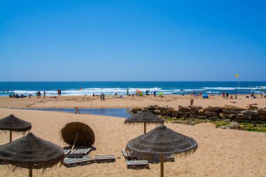 Ericeira Portekiz. 15 Temmuz 2018. Ribeira de Ilhas plajı Ericeira köyünde. Ericeira, Portekiz. 