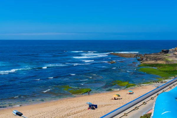Ericeira Portekiz. 15 Temmuz 2018. Ericeira köyünün kuzey sahilinde. Ericeira, Portekiz. 