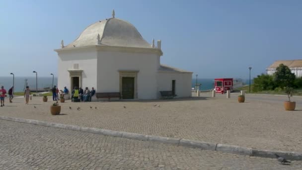 Ericeira Portugal Van Augustus 2018 Weergave Van Sao Sesbatiao Chappel — Stockvideo