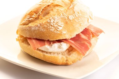 taze peynirli sandviç ile tedavi jambon