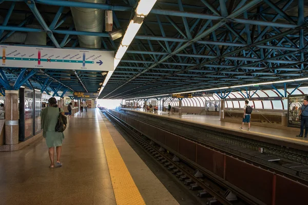 リスボン ポルトガル 2018 リスボンの地下鉄駅を Alvalade のビュー — ストック写真