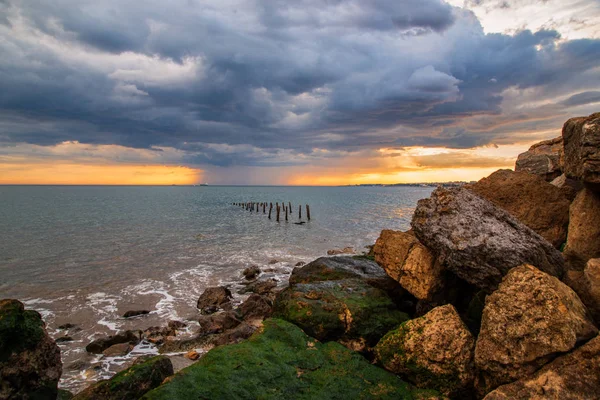 Úžasné Vlasta obloha v oceánu — Stock fotografie