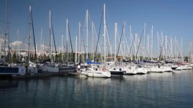 Lizbon Portekiz. 24 Ekim 2018. Belem dock Lizbon Belem İlçesi'nde recreative tekneler için