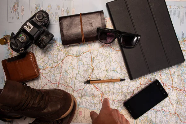 Itens Viagem Como Óculos Sol Câmera Anotar Livro Carteira Telefone — Fotografia de Stock