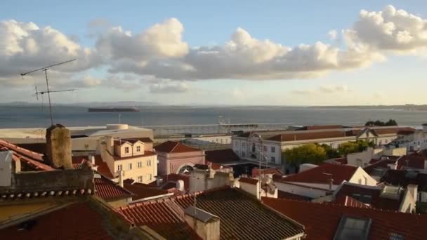 里斯本葡萄牙 2018年11月6日 阿尔法马是里斯本最古老的地区之一 — 图库视频影像