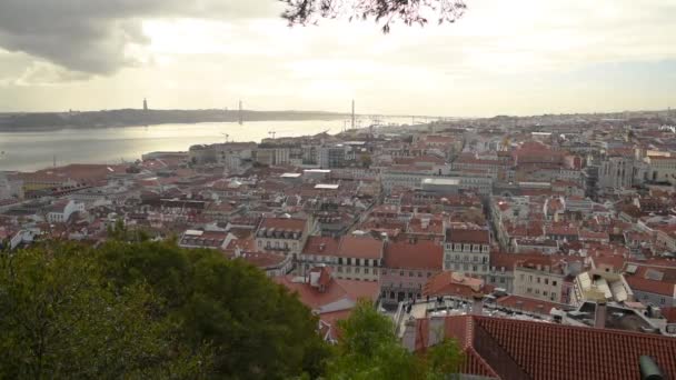 里斯本葡萄牙 2018年11月19日 走在里斯本的圣豪尔赫城堡 — 图库视频影像