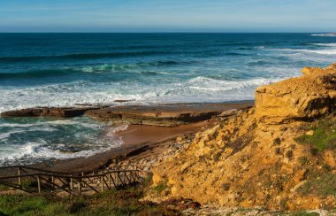  Görünüm Pedra Branca Beach Ericeira Köyü.