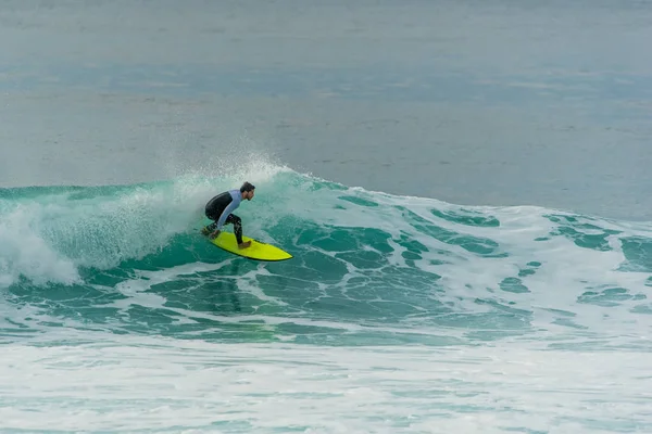 Ericeira Portugal December 2018 Surfers Pedra Branca Beach Ericeira Village — 스톡 사진