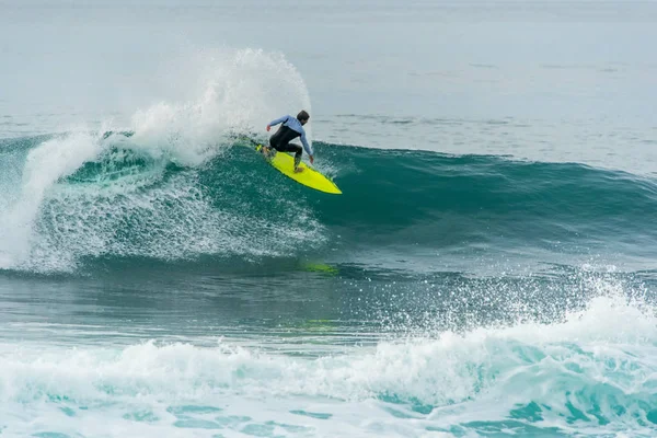 Ericeira Portugal December 2018 Surfers Pedra Branca Beach Ericeira Village — 스톡 사진