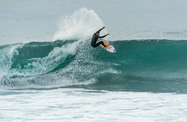 Ericeira Portugal December 2018 Surfers Pedra Branca Beach Ericeira Village — 스톡 사진