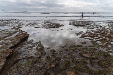 Dalgalar kırılıyor