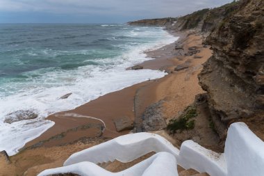 Dalgalar kırılıyor