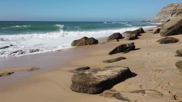Plaża Pedra Branca Ericeira Jest Częścią Światowego Rezerwatu Surfingu Ericeira — Wideo stockowe
