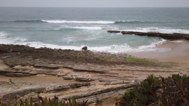 Ocean Fale Łamanie Plaża Portugalia — Wideo stockowe