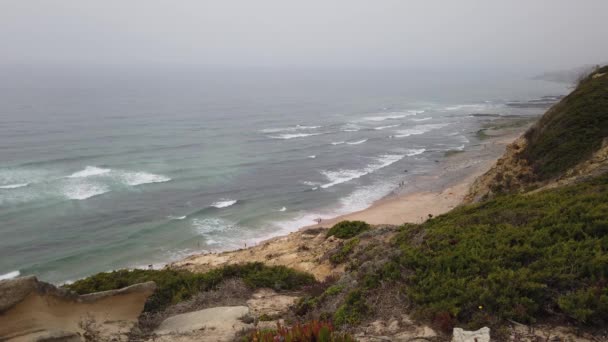 Okyanus Dalgaları Kumsalda Kırılıyor — Stok video