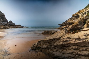 Dalgalar kırılıyor