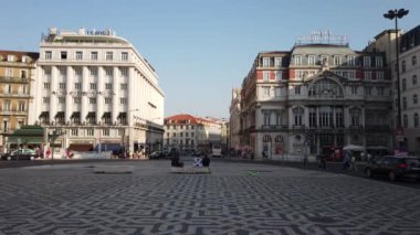 Lizbon, Portekiz. 27 Ağustos 2019. Sunny yaz gününde Downtown Lizbon Restauradores Plaza