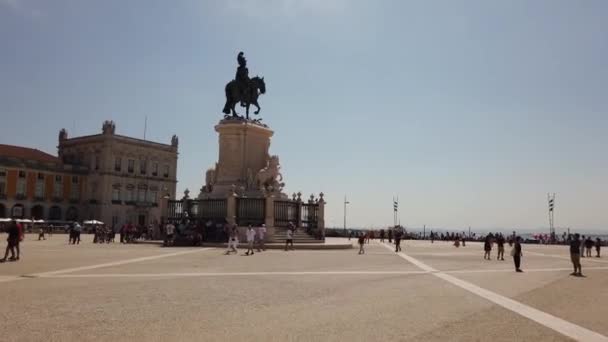 里斯本 葡萄牙 2019年8月27日 里斯本市中心的科默西奥广场在阳光明媚的夏日 — 图库视频影像