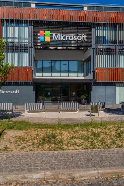 Lizbon, Portekiz. 04 Haziran 2020. Portekiz, Lizbon 'un doğusundaki parktaki Microsoft binası