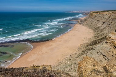 Ericeira Portekiz 'deki Vigia plajı..
