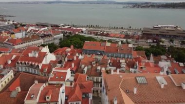 Lizbon, Portekiz. 22 Eylül 2020. Lizbon şehir merkezinin hava görüntüsü