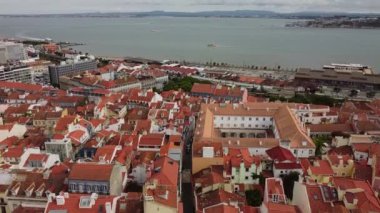 Lizbon, Portekiz. 22 Eylül 2020. Lizbon şehir merkezinin hava görüntüsü