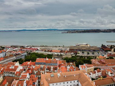 Lizbon, Portekiz. 22 Eylül 2020. Lizbon şehir merkezinin hava fotoğrafçılığı