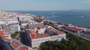 Lizbon, Portekiz. 29 Eylül 2020. Lizbon şehir merkezinin hava fotoğrafçılığı