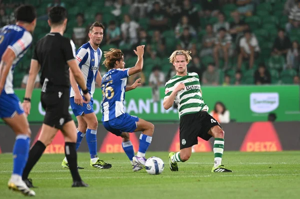 Lizbon, Portekiz. 30 Ağustos 2025. Portekiz Ligi 'nin Lizbon' daki Estdio Jose Alvalade 'de oynanan 4. turunda FC Porto' ya karşı Sporting CP.