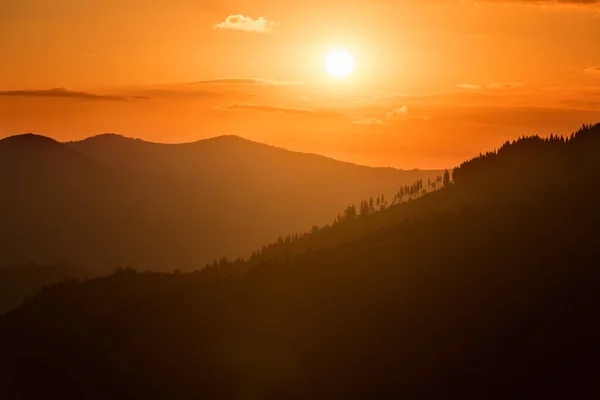 Sylwetki Pasmo Górskie Miękkie Rano Żółte Światło Natura Krajobraz — Zdjęcie stockowe