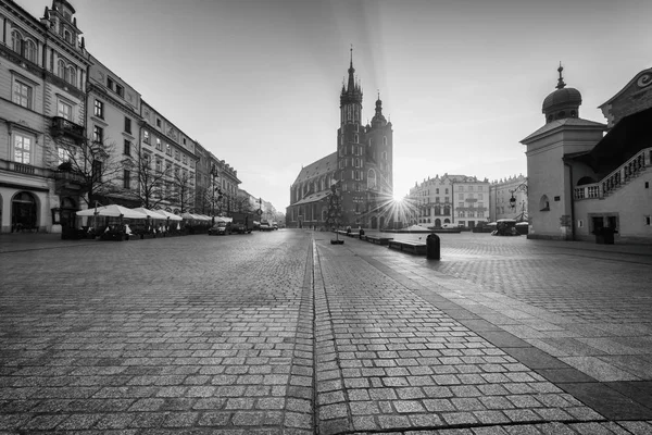 View Main Market Square Krakow Mary Church Mariacki Cathedral Sunrise — Stock Photo, Image