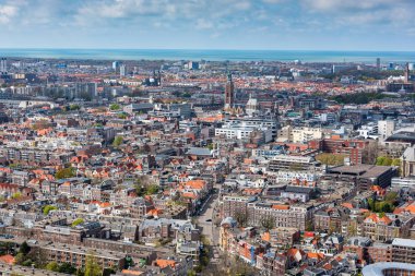Lahey (Den Haag) Kuzey Denizi ve bulutlu mavi gökyüzü, Hollanda ile yüksek açı panoramik manzaralı