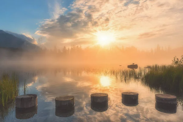 Amazing Foggy Sunrise Alpine Lake Strbske Pleso Sunny Landscape Soft — Stock Photo, Image