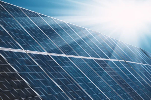 太阳能电站面板 生态能源背景与阳光和蓝天 — 图库照片