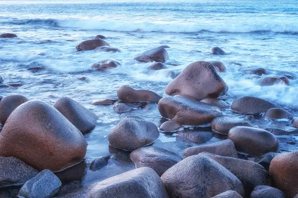 Natursköna Seascape Naturliga Bakgrund Atlantic Shore Med Vågor Och Stenar — Stockfoto