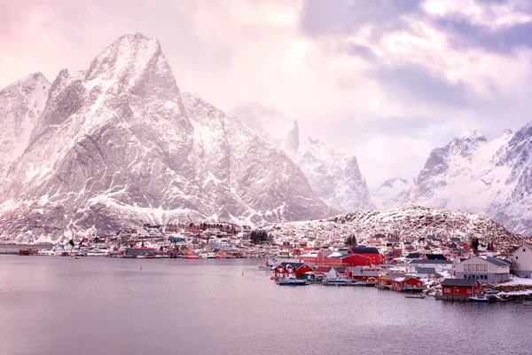 Vacker Natur Vinterlandskap Storm Vid Solnedgången Lofoten Öarna Reine Favorit — Stockfoto