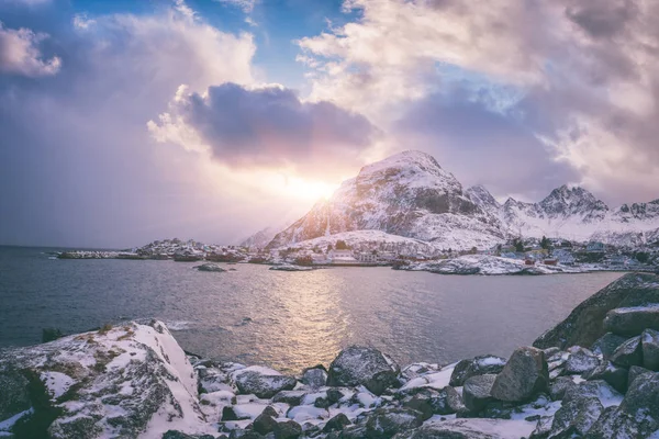 Paisaje Paisaje Invierno Noruega Cielo Del Atardecer Del Color Dramático —  Fotos de Stock