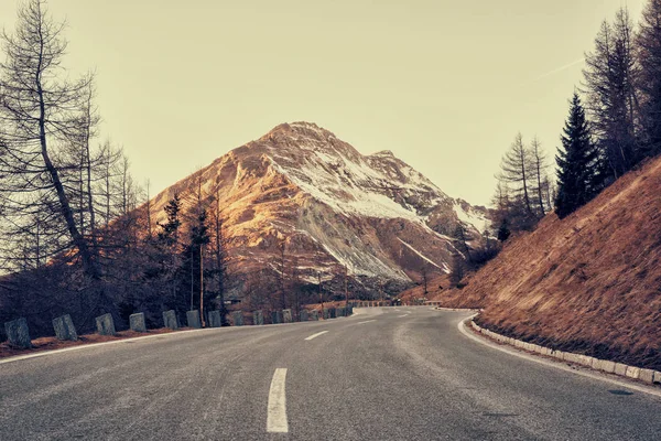 Famosa Carretera Alpina Estrecha Sinuosa Los Alpes Austríacos Grossglockner Que — Foto de Stock