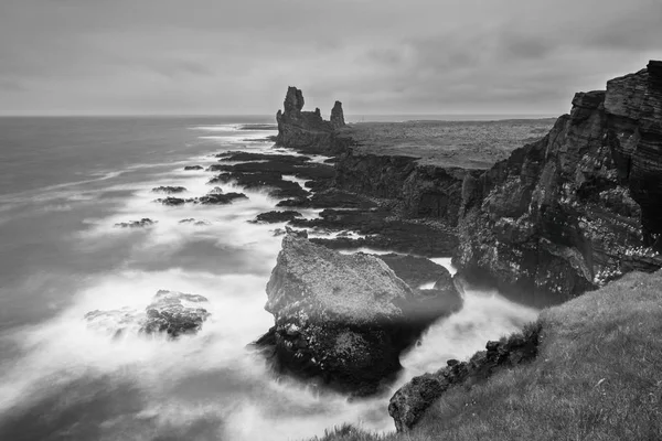 Amazing Seascape Londrangar Basalt Rock Volcanic Cliff View Popular Viewpoint — Stock Photo, Image