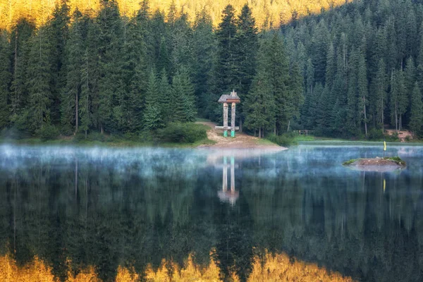 Beautiful Alpine Lake Synevyr Carpathian Mountains Sunrise Reflection Clear Water — Stock Photo, Image